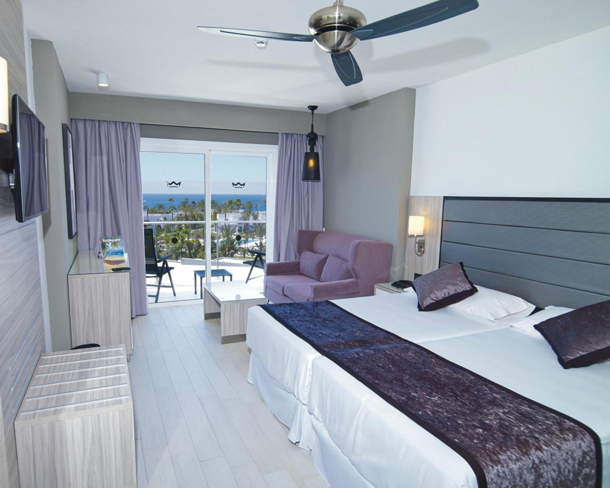 Habitación Doble con vistas parciales al mar